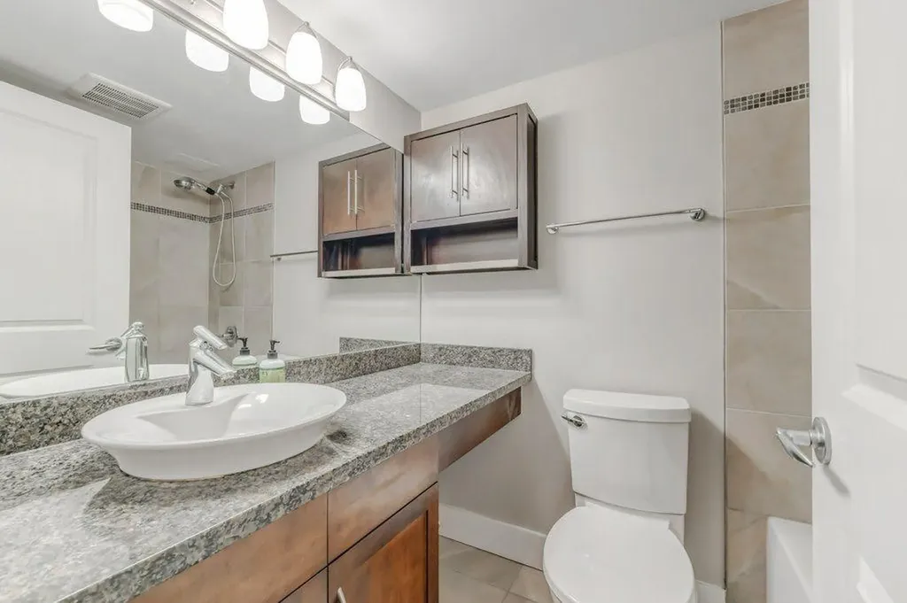 1534 15 Avenue SW Calgary AB T3C 0X9