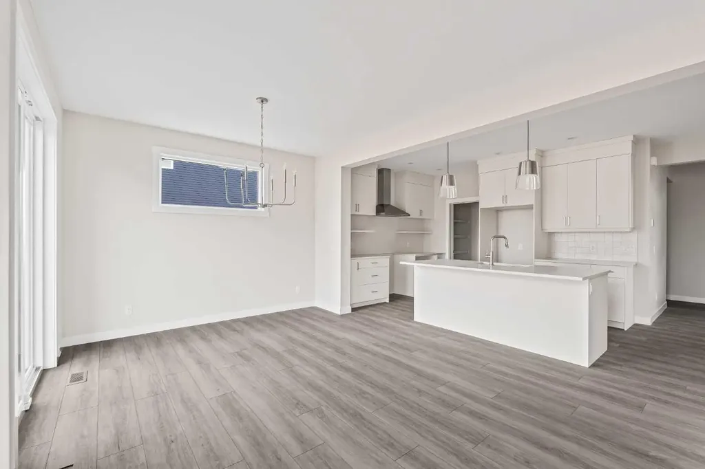 1241 Chinook Winds Circle SW Airdrie AB T4B 5X6