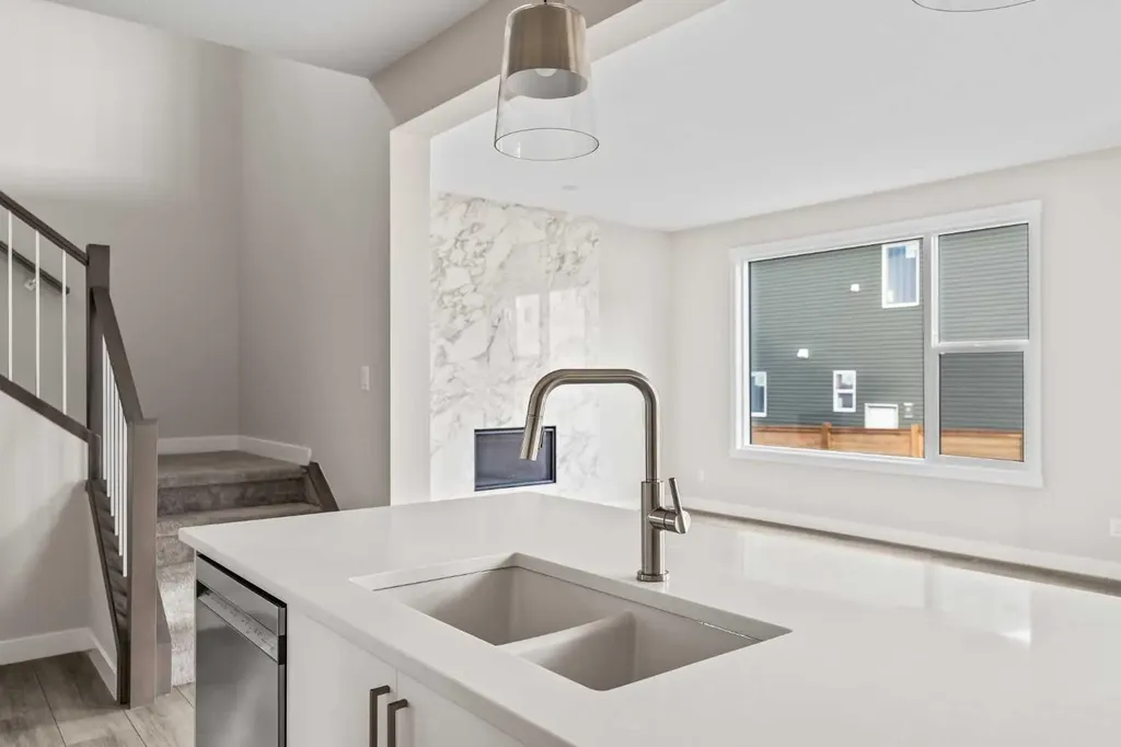 1241 Chinook Winds Circle SW Airdrie AB T4B 5X6