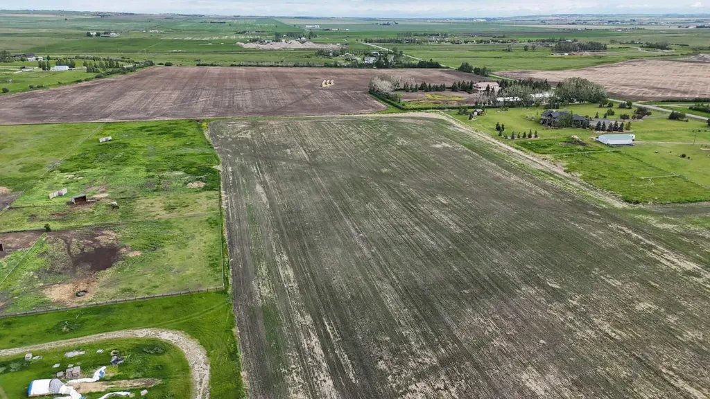 23.26 Acres Along 48 Street E Rural Foothills County AB T1V 1M3