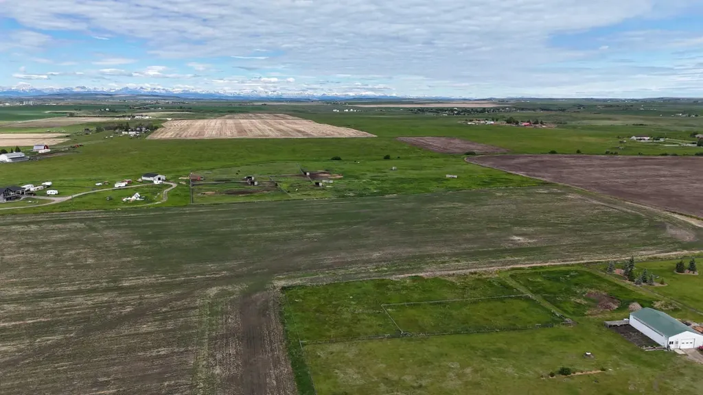 23.26 Acres Along 48 Street E Rural Foothills County AB T1V 1M3