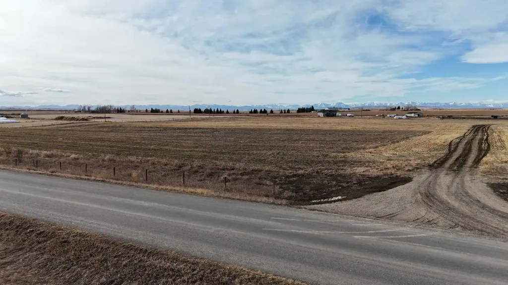 23.26 Acres Along 48 Street E Rural Foothills County AB T1V 1M3