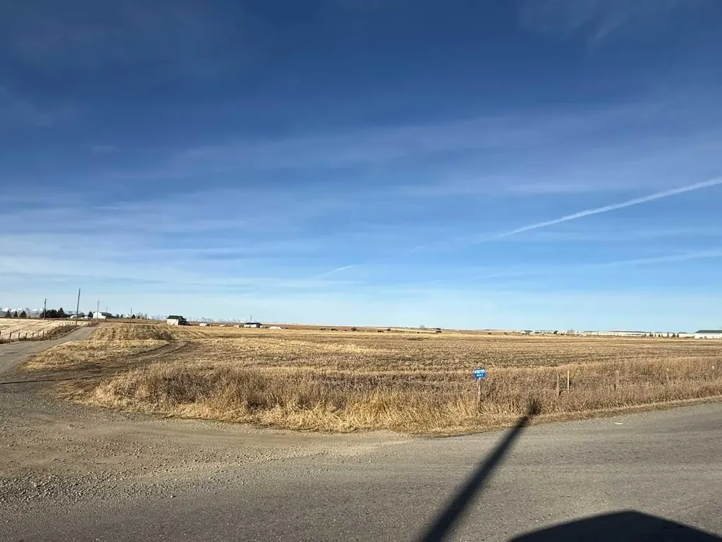 23.26 Acres Along 48 Street E Rural Foothills County AB T1V 1M3