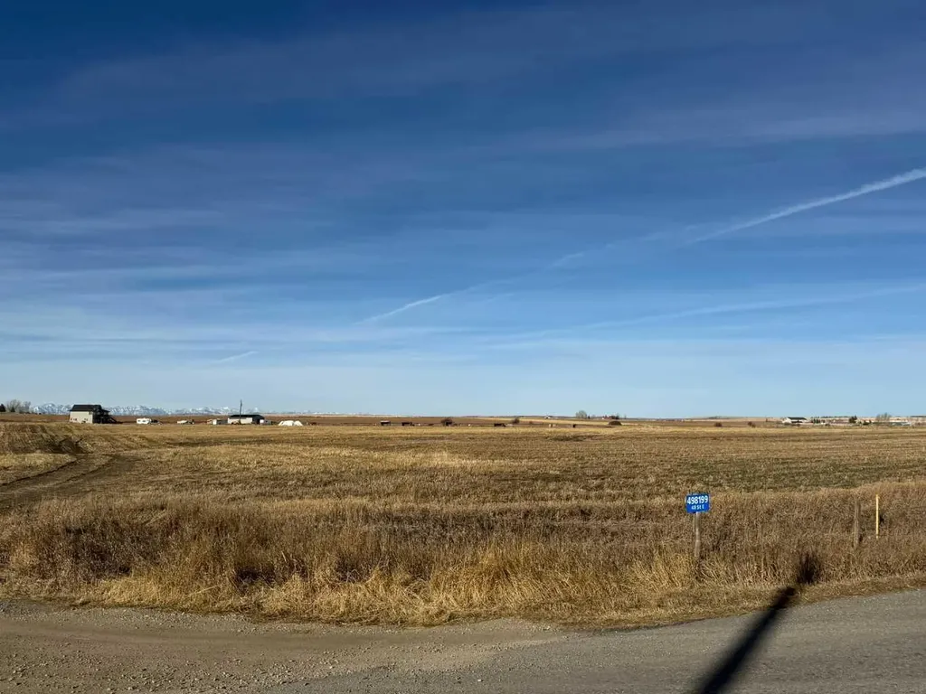 23.26 Acres Along 48 Street E Rural Foothills County AB T1V 1M3
