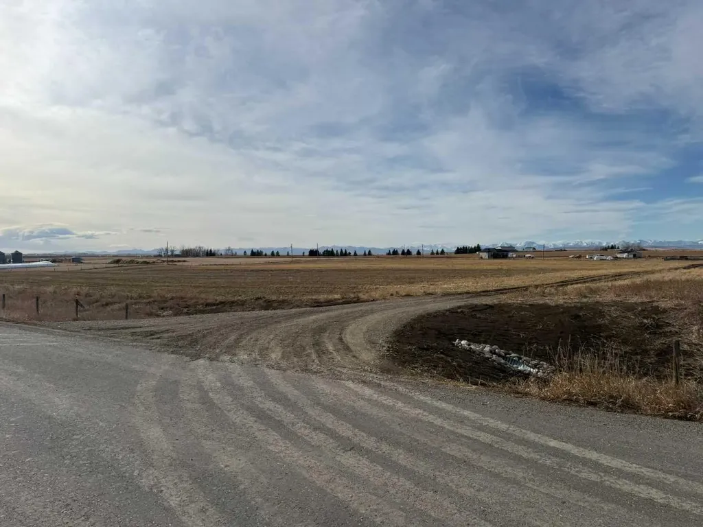 23.26 Acres Along 48 Street E Rural Foothills County AB T1V 1M3