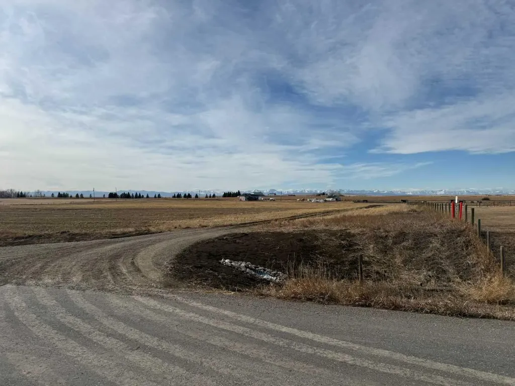 23.26 Acres Along 48 Street E Rural Foothills County AB T1V 1M3