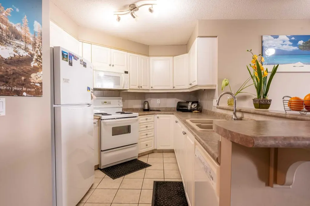 1121 6 Avenue SW Calgary AB T2P 5J4