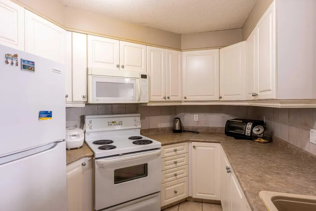 1121 6 Avenue SW Calgary AB T2P 5J4