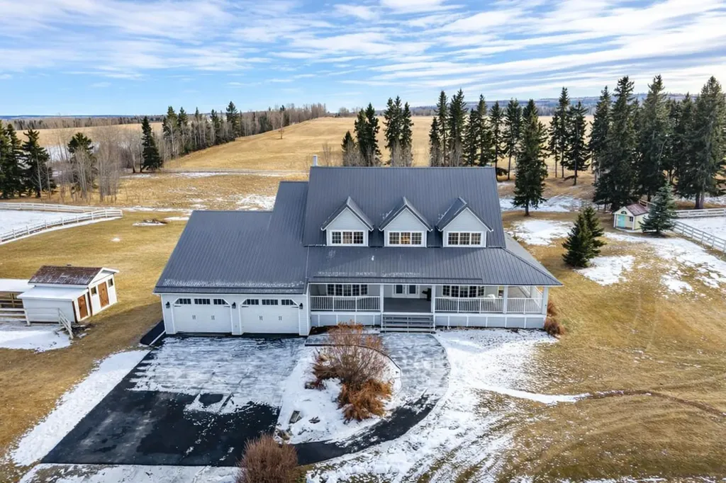 31536 Range Road 61 Rural Mountain View County AB T0M1X0