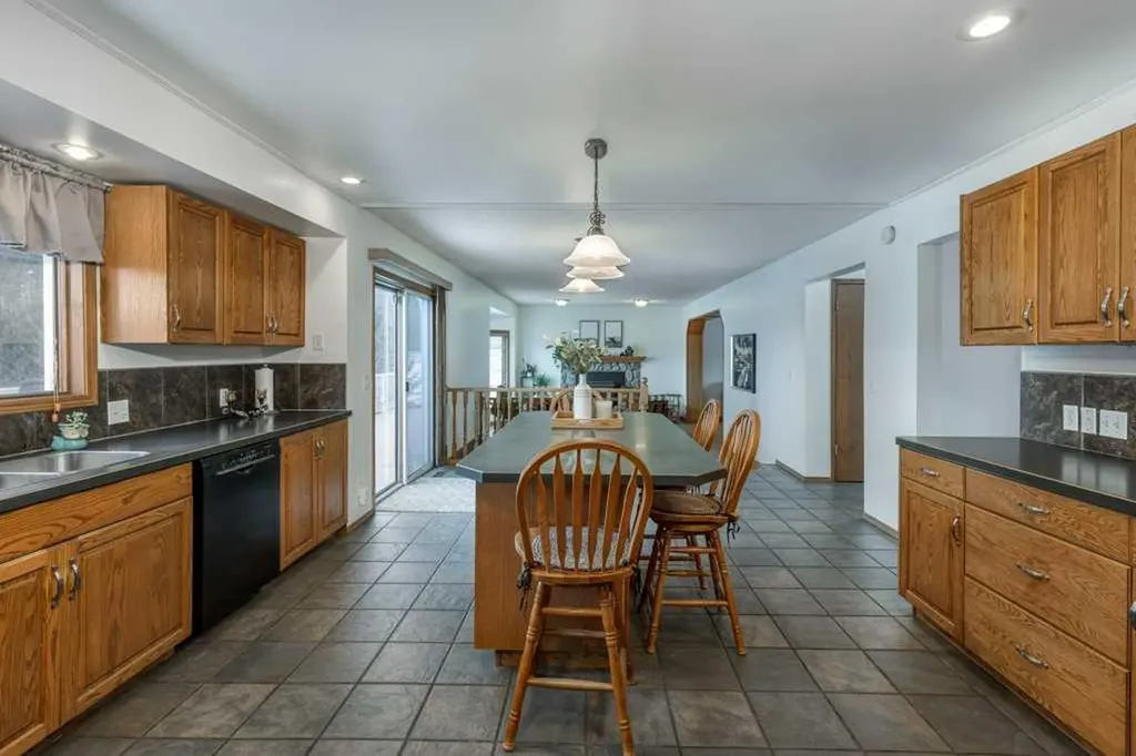 31536 Range Road 61 Rural Mountain View County AB T0M1X0