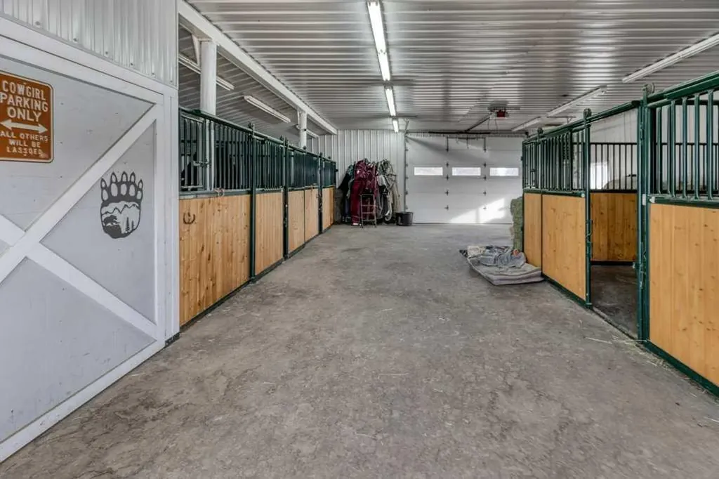 31536 Range Road 61 Rural Mountain View County AB T0M1X0