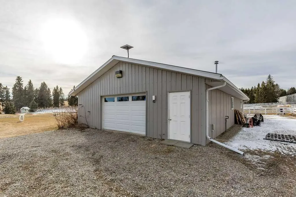 31536 Range Road 61 Rural Mountain View County AB T0M1X0