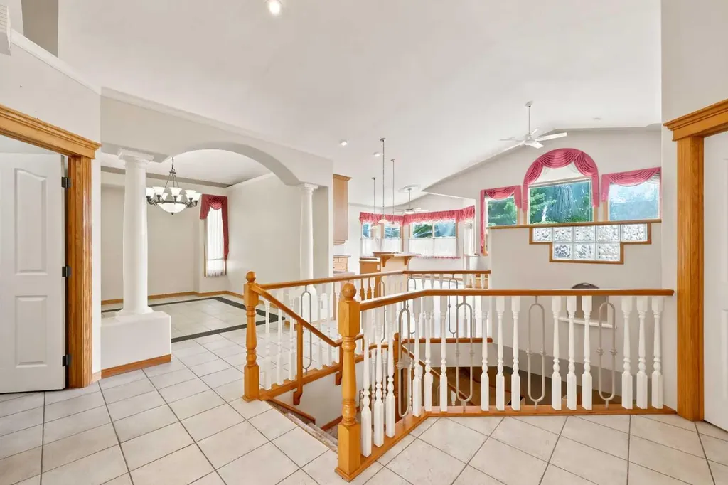 16 Arbour Estates View NW Calgary AB T3G 4E2