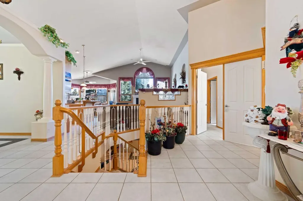 16 Arbour Estates View NW Calgary AB T3G 4E2