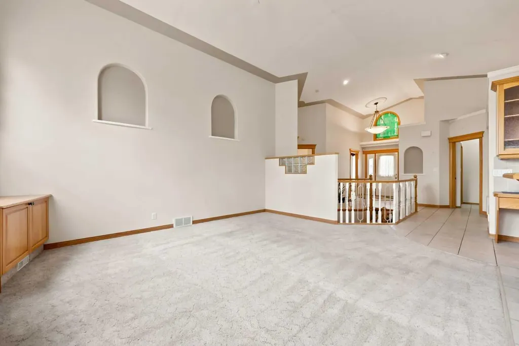 16 Arbour Estates View NW Calgary AB T3G 4E2