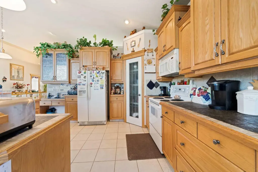 16 Arbour Estates View NW Calgary AB T3G 4E2