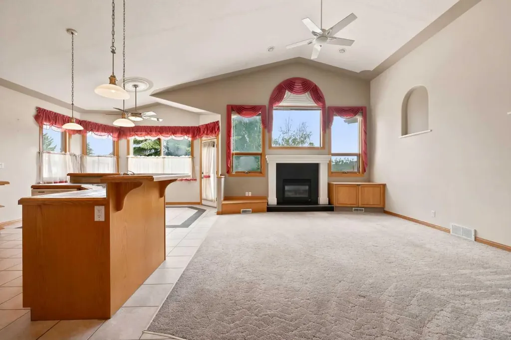 16 Arbour Estates View NW Calgary AB T3G 4E2