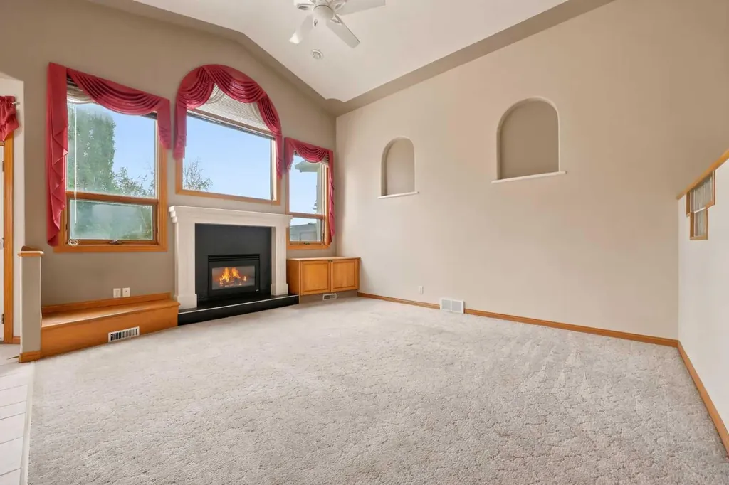 16 Arbour Estates View NW Calgary AB T3G 4E2