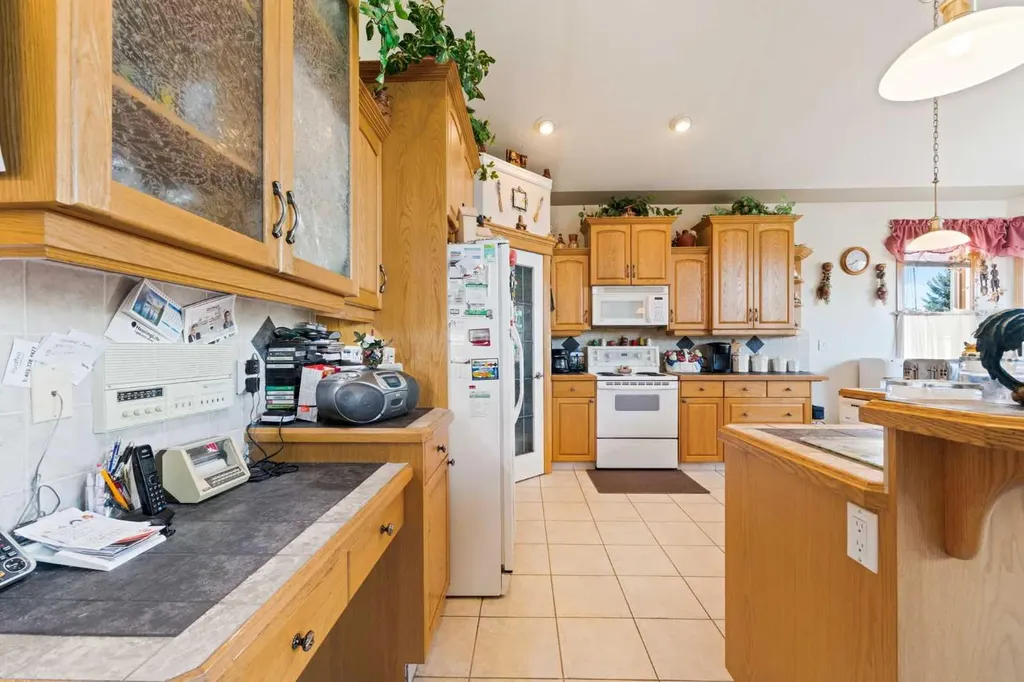 16 Arbour Estates View NW Calgary AB T3G 4E2