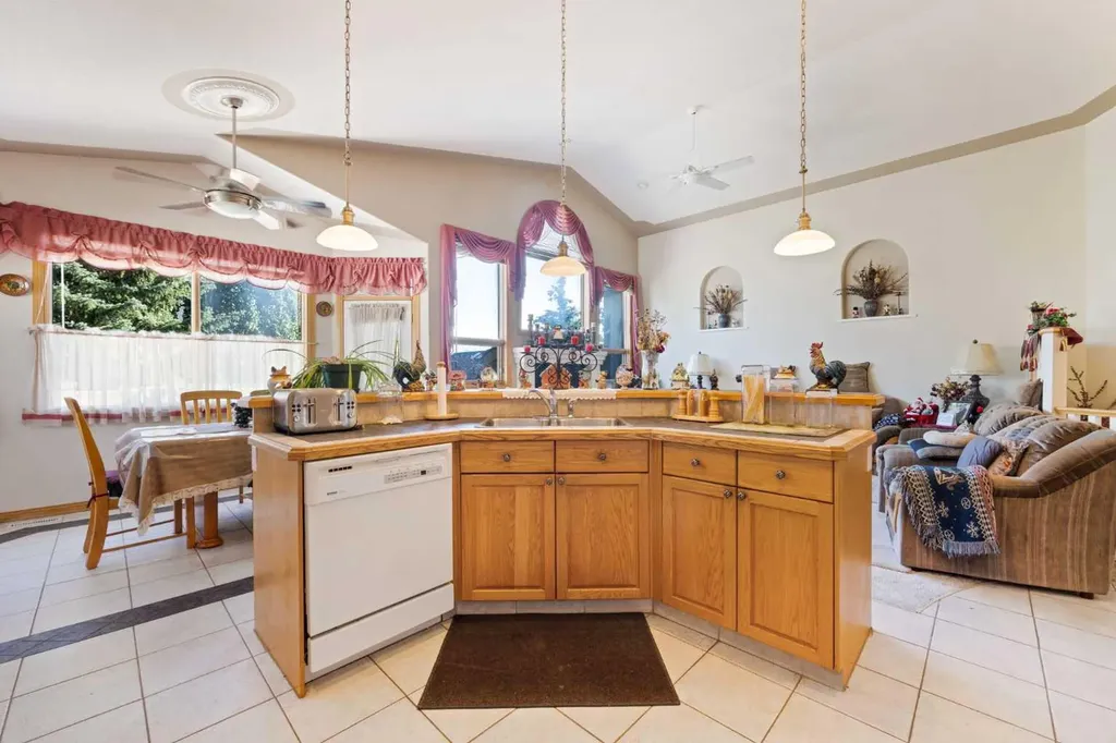 16 Arbour Estates View NW Calgary AB T3G 4E2