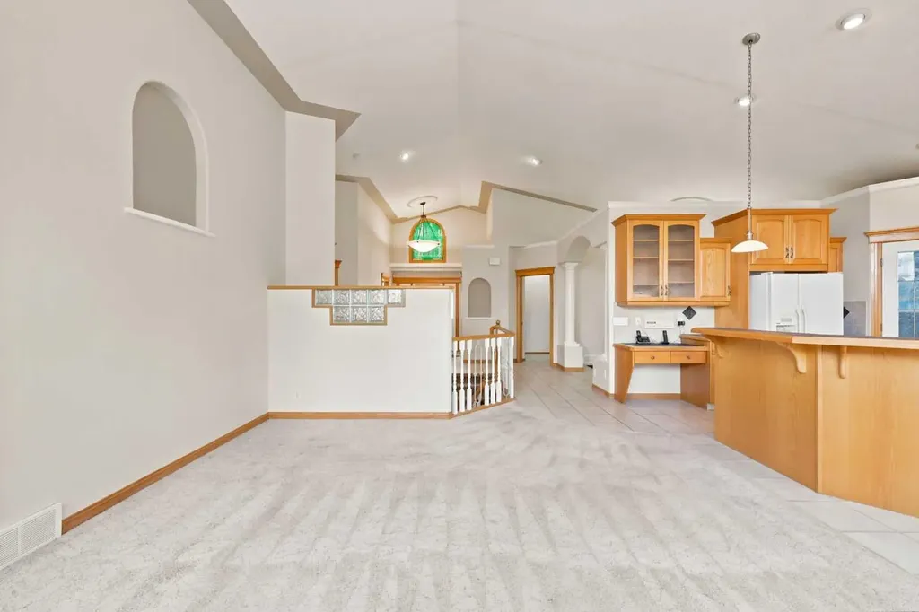 16 Arbour Estates View NW Calgary AB T3G 4E2