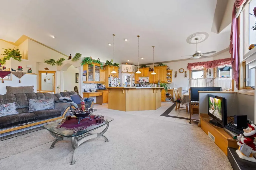 16 Arbour Estates View NW Calgary AB T3G 4E2