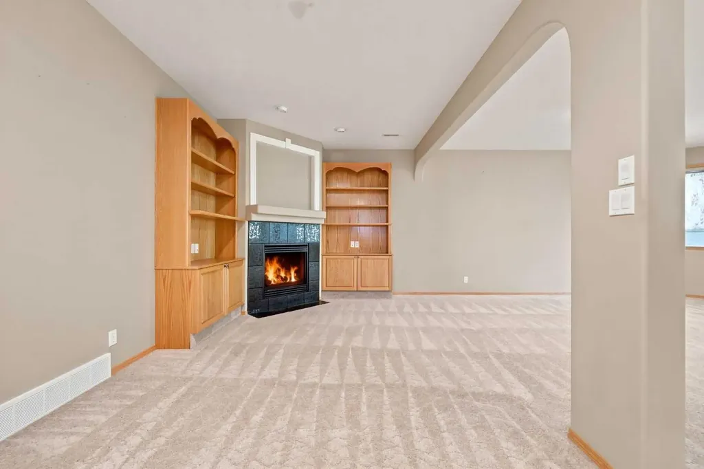 16 Arbour Estates View NW Calgary AB T3G 4E2