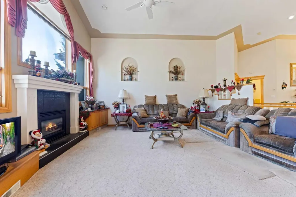 16 Arbour Estates View NW Calgary AB T3G 4E2