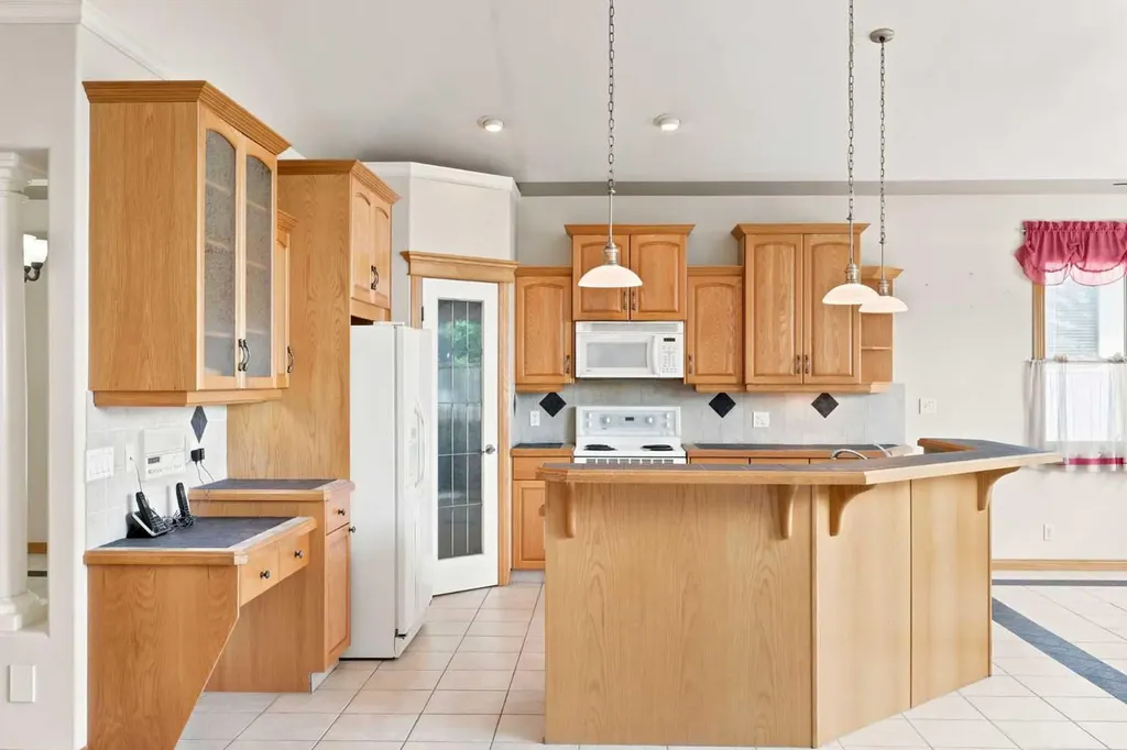 16 Arbour Estates View NW Calgary AB T3G 4E2