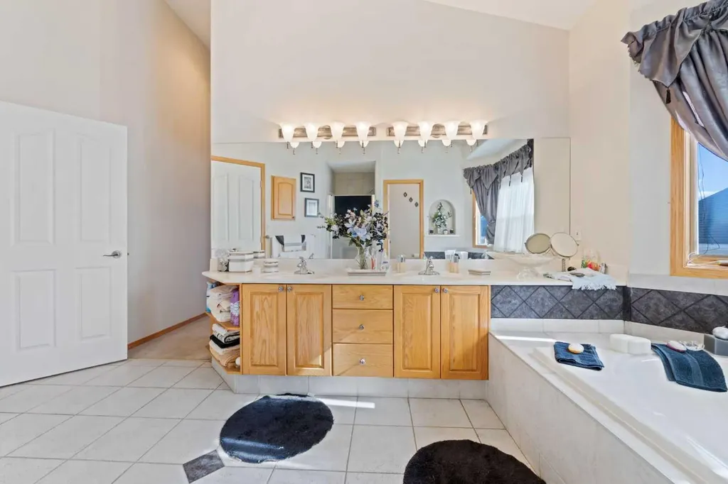 16 Arbour Estates View NW Calgary AB T3G 4E2