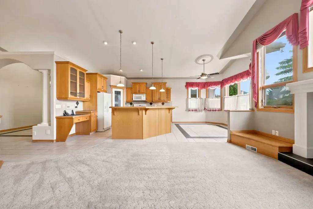 16 Arbour Estates View NW Calgary AB T3G 4E2