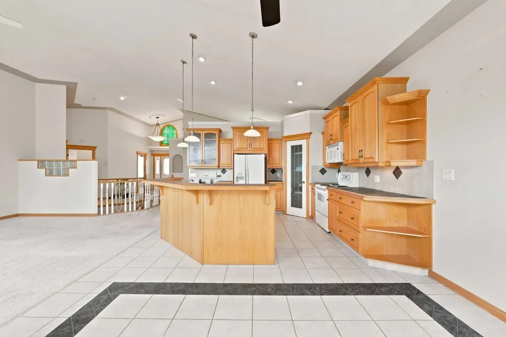 16 Arbour Estates View NW Calgary AB T3G 4E2