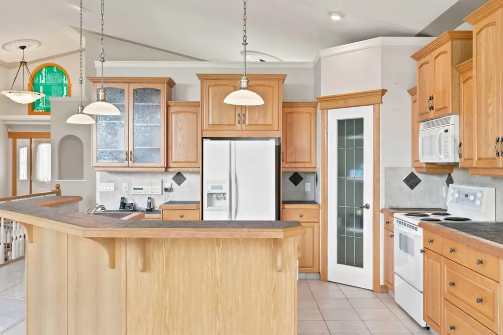 16 Arbour Estates View NW Calgary AB T3G 4E2