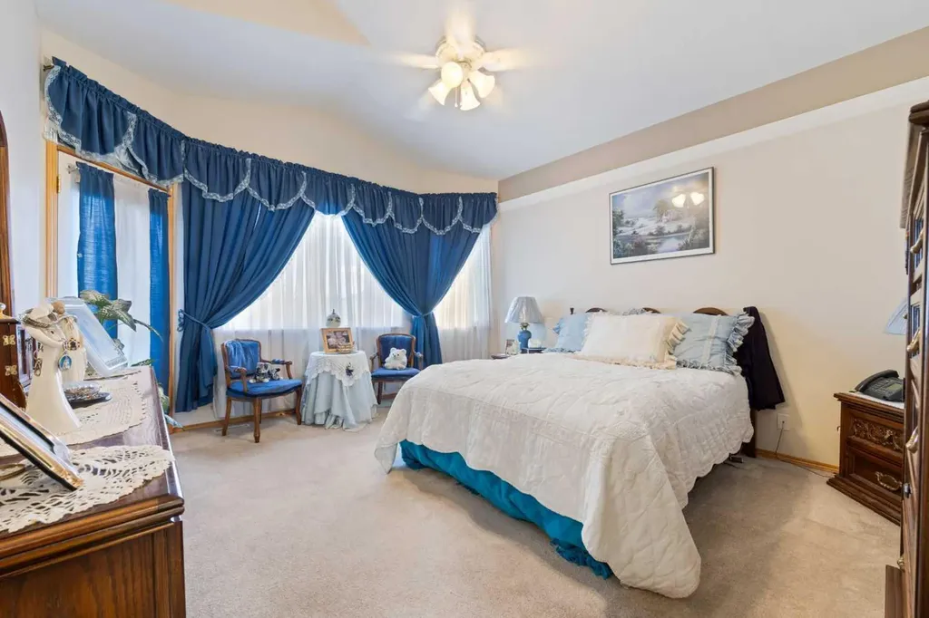 16 Arbour Estates View NW Calgary AB T3G 4E2