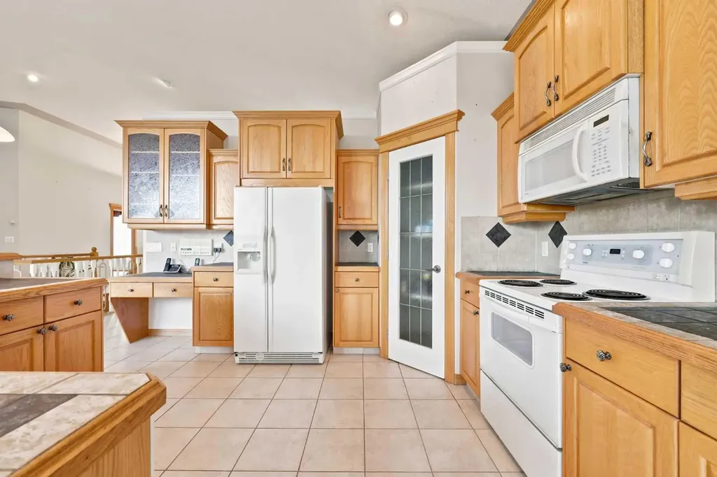 16 Arbour Estates View NW Calgary AB T3G 4E2