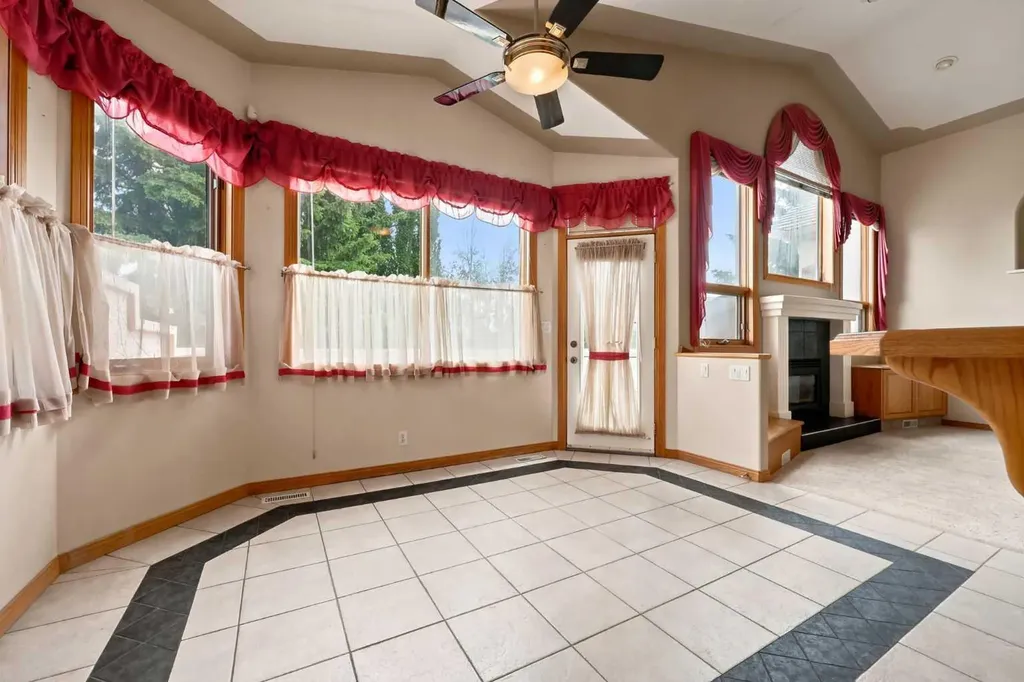 16 Arbour Estates View NW Calgary AB T3G 4E2