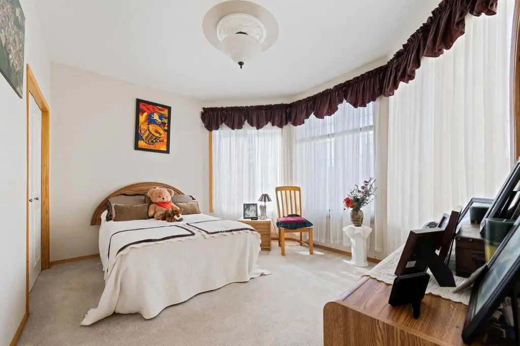 16 Arbour Estates View NW Calgary AB T3G 4E2
