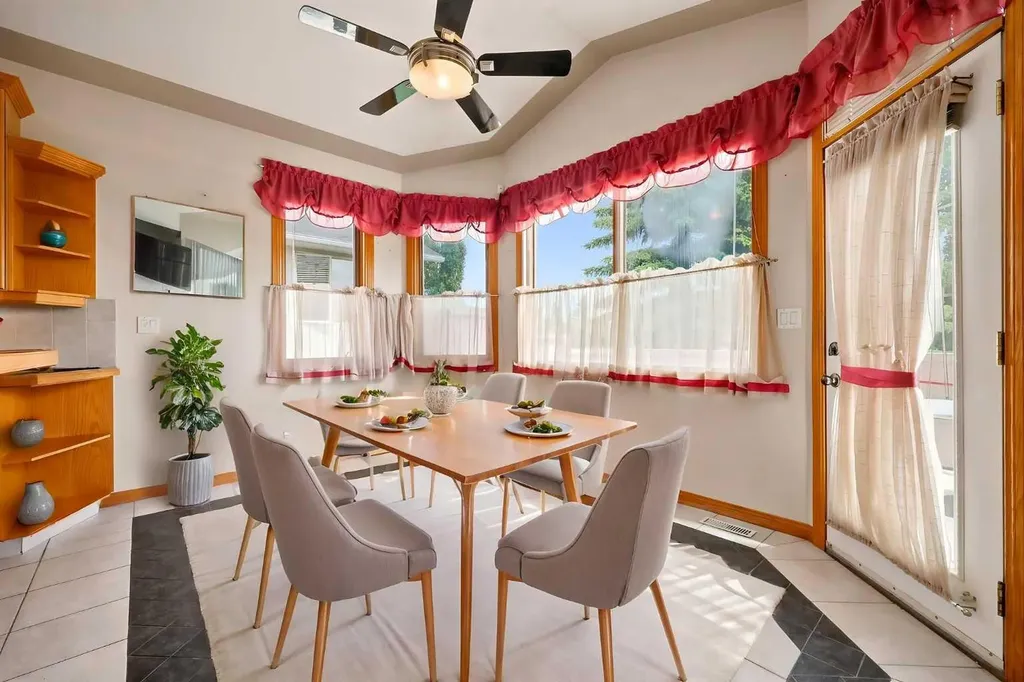 16 Arbour Estates View NW Calgary AB T3G 4E2