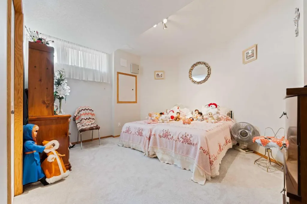 16 Arbour Estates View NW Calgary AB T3G 4E2