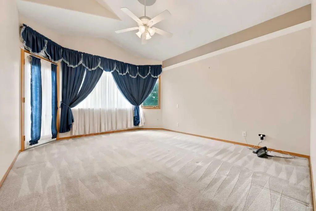 16 Arbour Estates View NW Calgary AB T3G 4E2