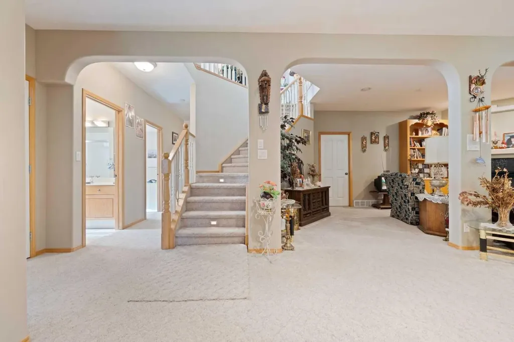 16 Arbour Estates View NW Calgary AB T3G 4E2