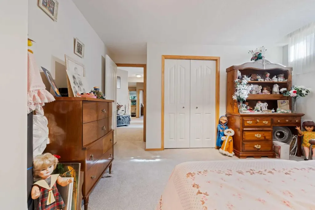 16 Arbour Estates View NW Calgary AB T3G 4E2