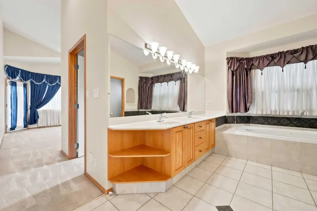 16 Arbour Estates View NW Calgary AB T3G 4E2