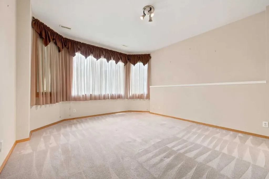 16 Arbour Estates View NW Calgary AB T3G 4E2