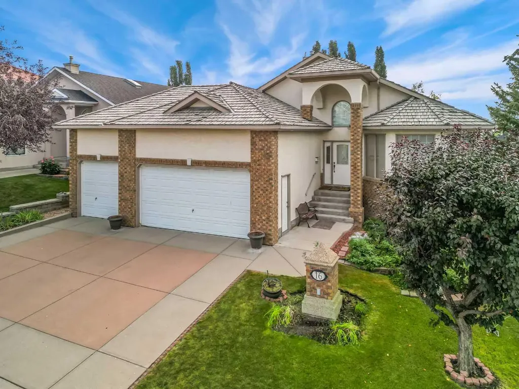 16 Arbour Estates View NW Calgary AB T3G 4E2