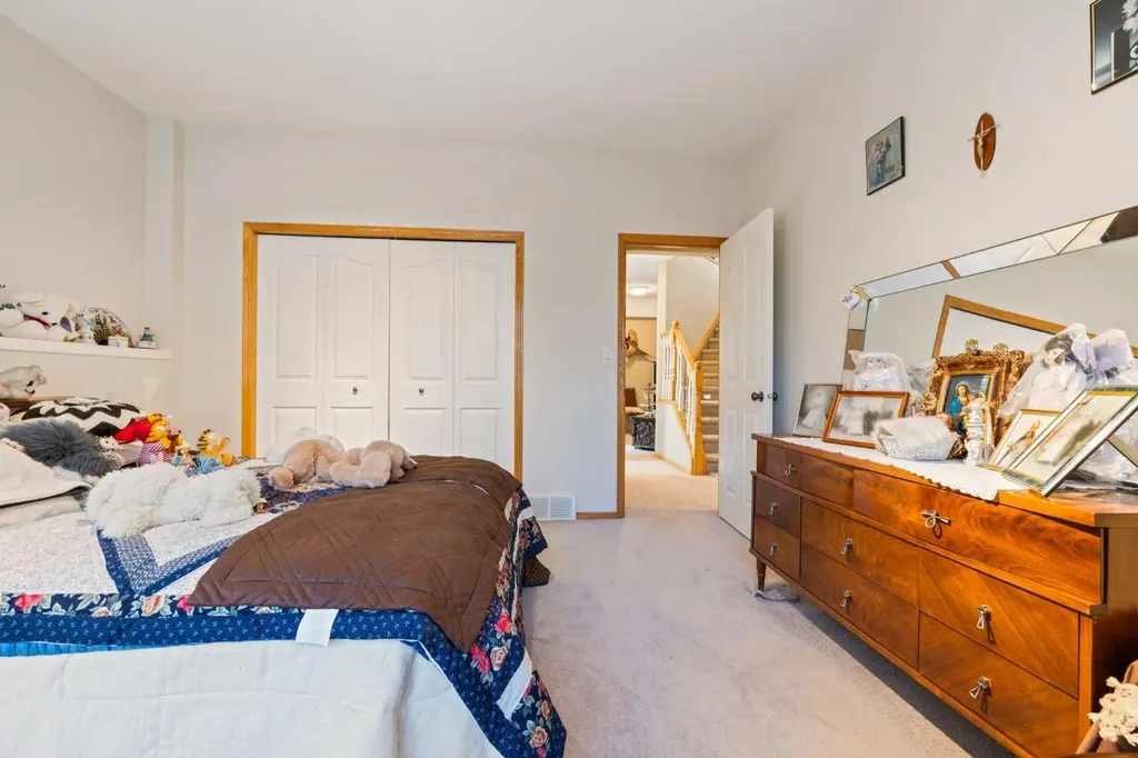 16 Arbour Estates View NW Calgary AB T3G 4E2
