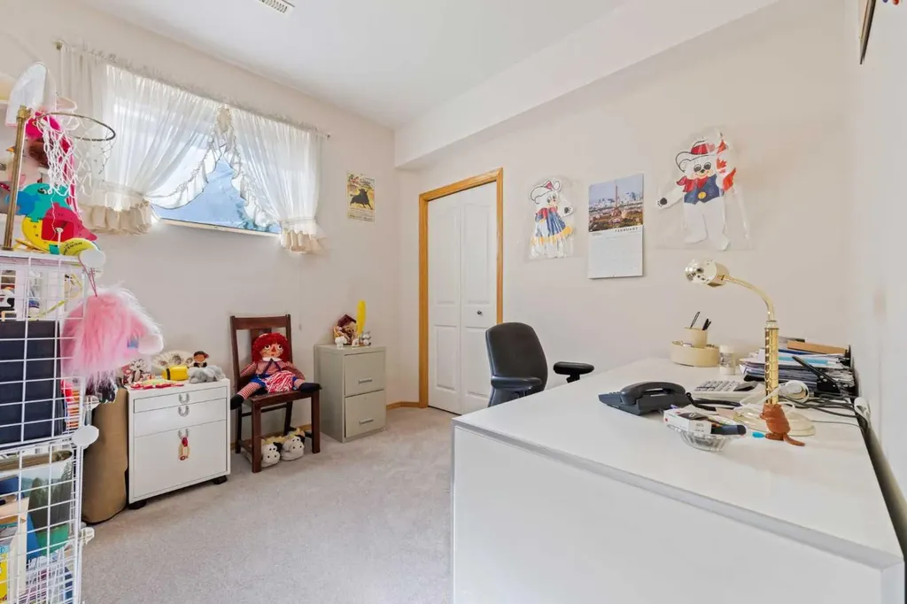 16 Arbour Estates View NW Calgary AB T3G 4E2