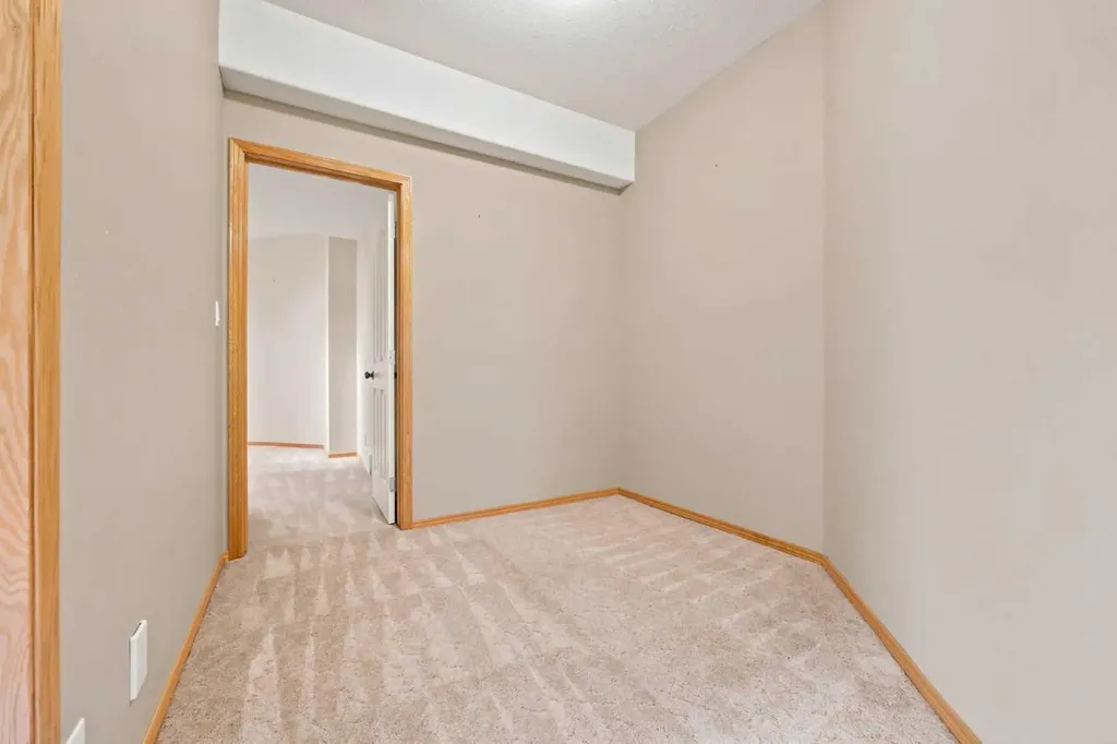 16 Arbour Estates View NW Calgary AB T3G 4E2