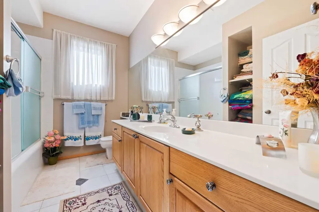 16 Arbour Estates View NW Calgary AB T3G 4E2