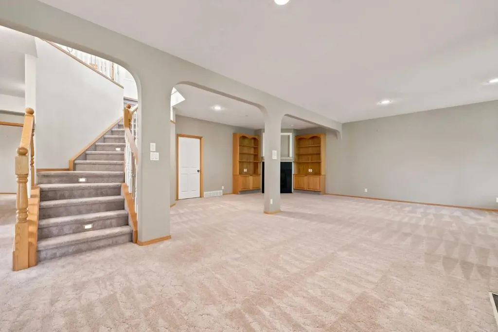 16 Arbour Estates View NW Calgary AB T3G 4E2